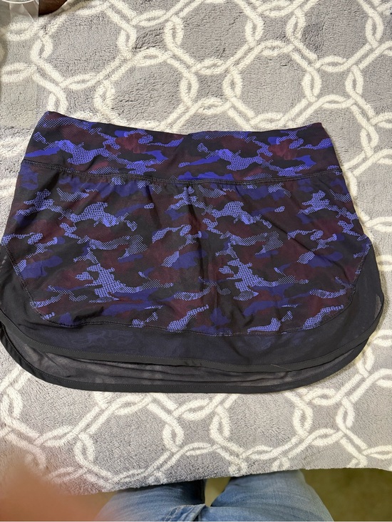 lululemon athletica Dresses & Skirts - Lululemon Pace Setter Skirt Shorts Size 6 Purple Camo Running